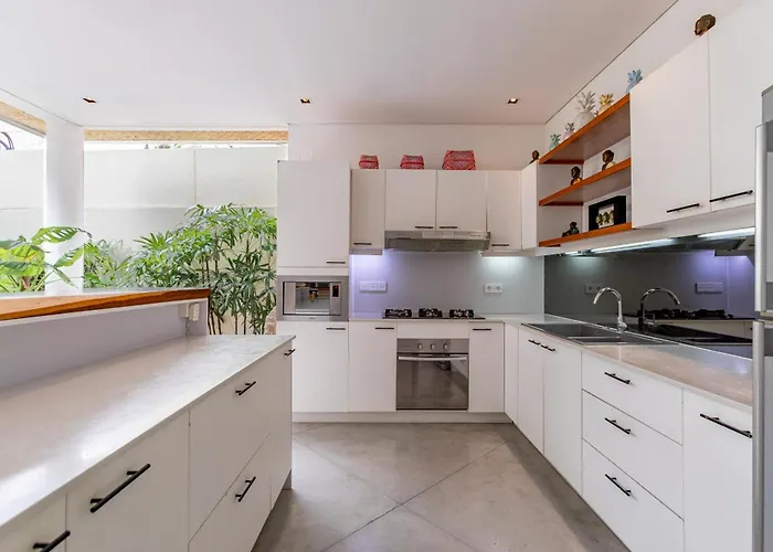 Villa Ace - Modern 2br In With Spacious Bedrooms, Bathtub & Private Pool *