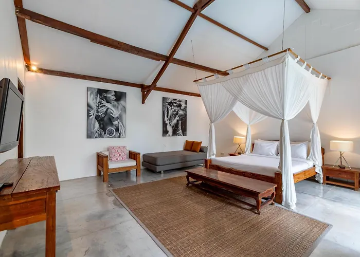 Villa Ace - Modern 2br In With Spacious Bedrooms, Bathtub & Private Pool Seminyak (Bali)
