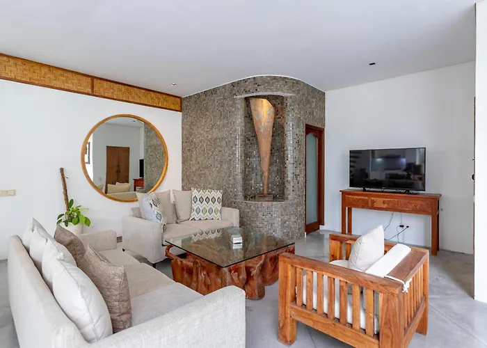 Villa Ace - Modern 2br In With Spacious Bedrooms, Bathtub & Private Pool *